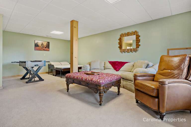 Cozy basement area with additional sleeping space 