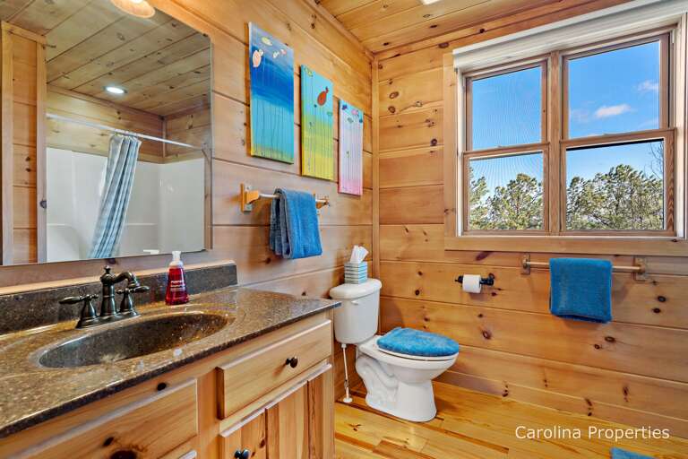 Full size Bathroom upstairs