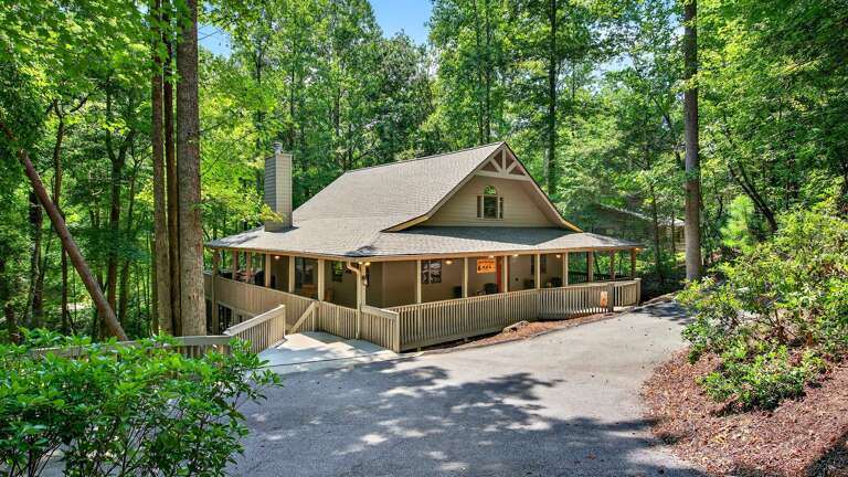 Parking for 3-4 vehicles.