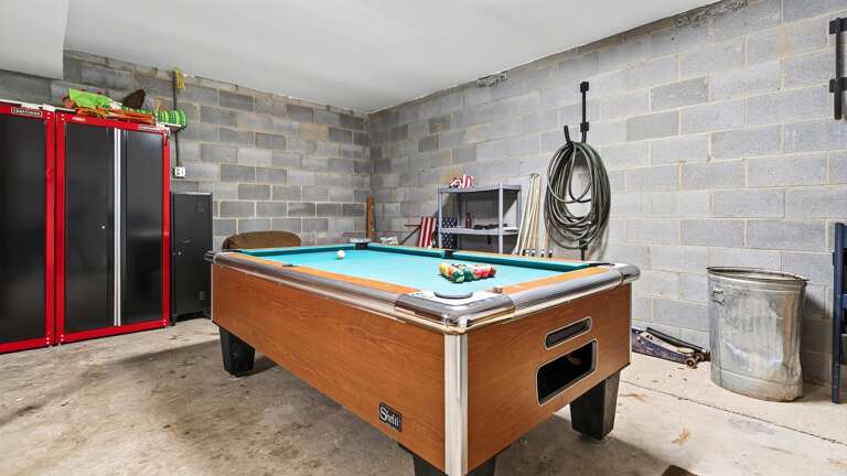 In the garage you will find a pool table