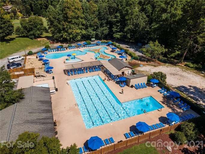 Rumbling Bald Resort Amenities
