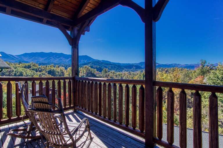 Lazy Bear Lodge 3 Bedroom Vacation in Gatlinburg TN