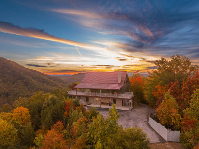 Smoky Mountain Summit Chalet Rental in Sevierville, TN with 3 Bedrooms