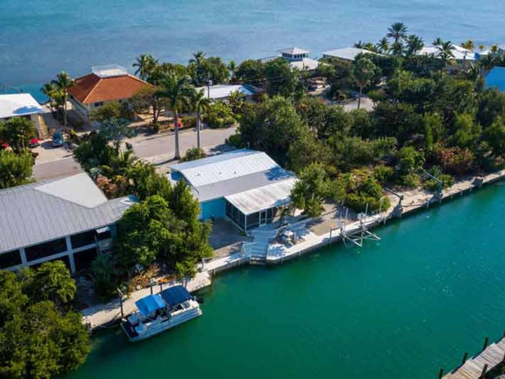 Blue Heaven 3 Bedroom House for 6 Guests in Cudjoe Key, FL