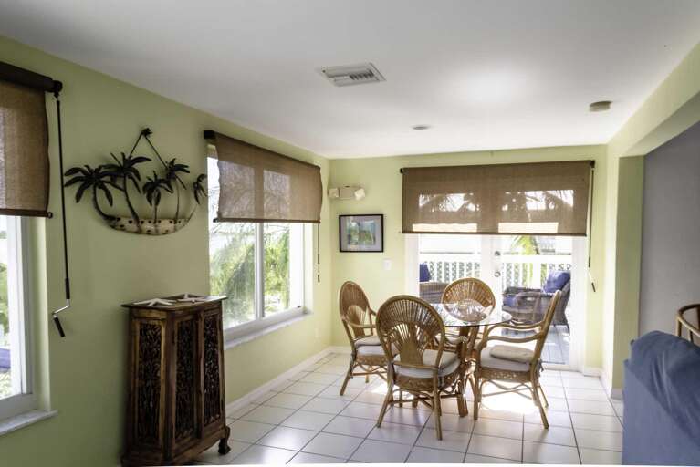 Dining Area Dining Area