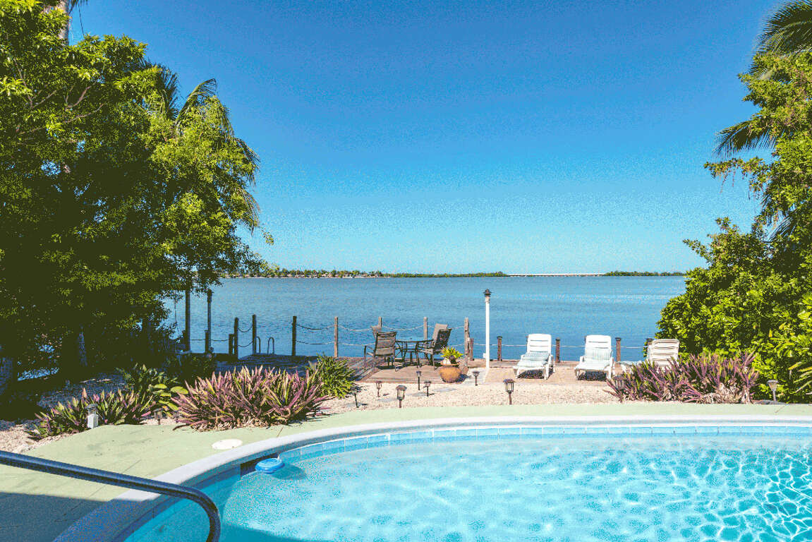 Southern Comforts Sugarloaf Key, FL 4 Bedroom Vacation Rental for 8