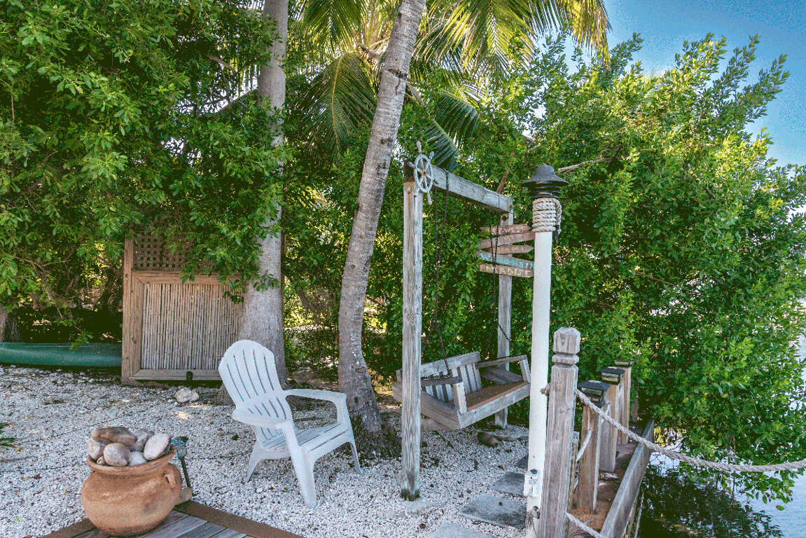 Southern Comforts Sugarloaf Key, FL 4 Bedroom Vacation Rental for 8