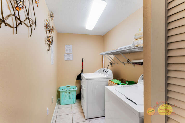 Sea Oats 501 has a washer & dryer
