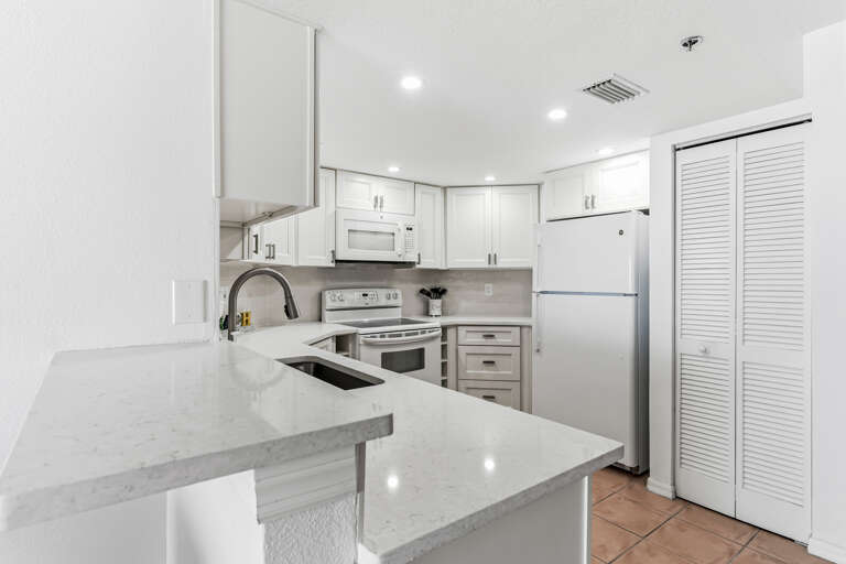 JC Resorts Beach Palms 408 Kitchen Indian Shores-3(2048 Pixels)15