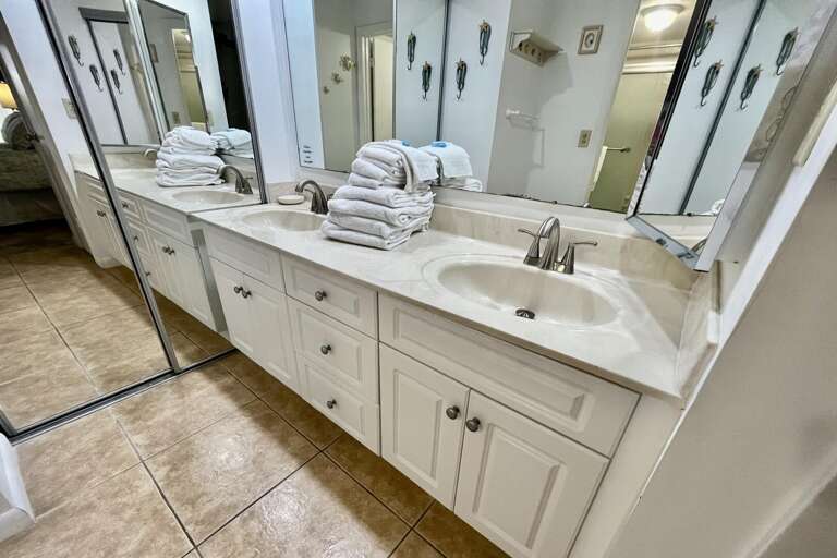 Bathroom 1 (en suite)