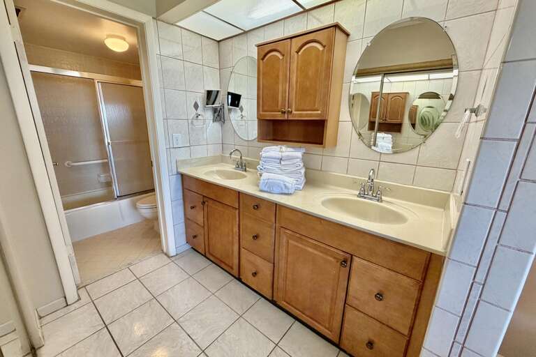 Bathroom 1 (en suite)