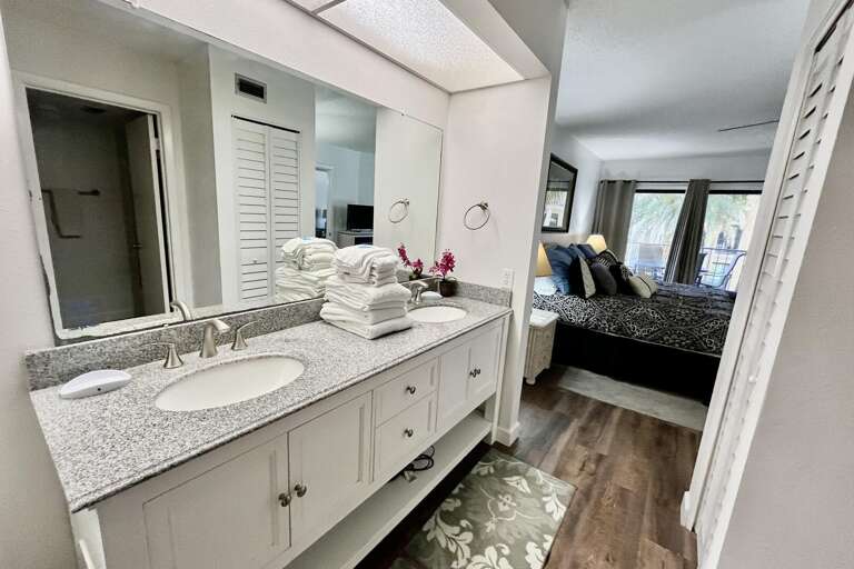 Bathroom 1 (en suite)