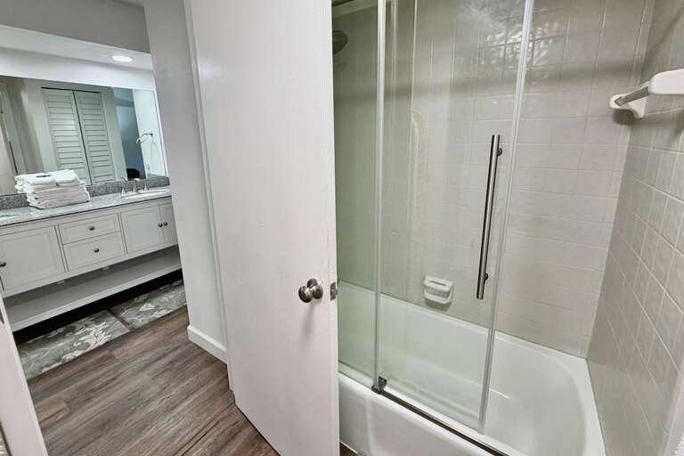 Bathroom 1 (en suite)