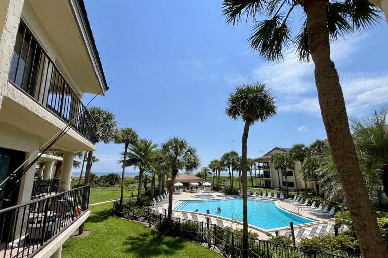 ocean side view/poolside balcony