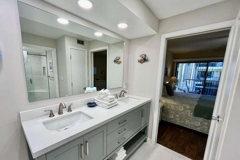 Bathroom 1 (en suite)