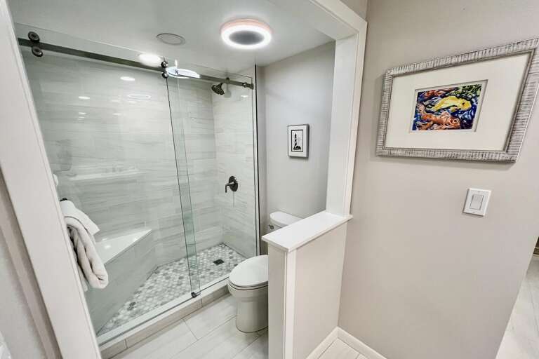 Bathroom 1 (en suite)