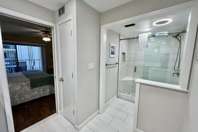 Bathroom 1 (en suite)