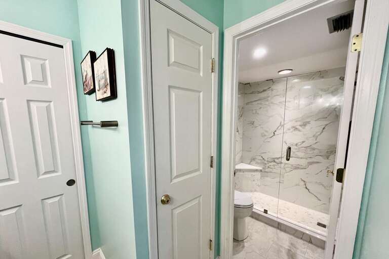 Bathroom 1 (en suite)