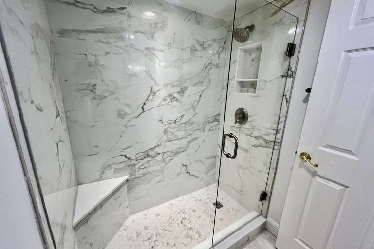 Bathroom 1 (en suite)