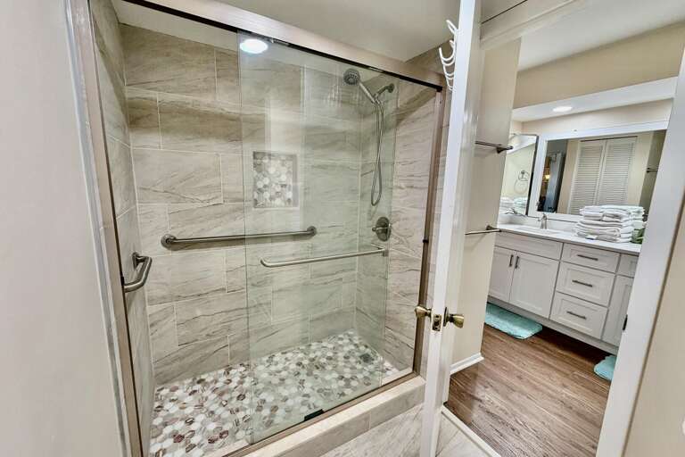 Bathroom 1 (en suite)