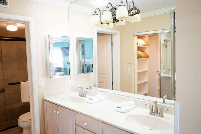 Bathroom 1 (en suite)