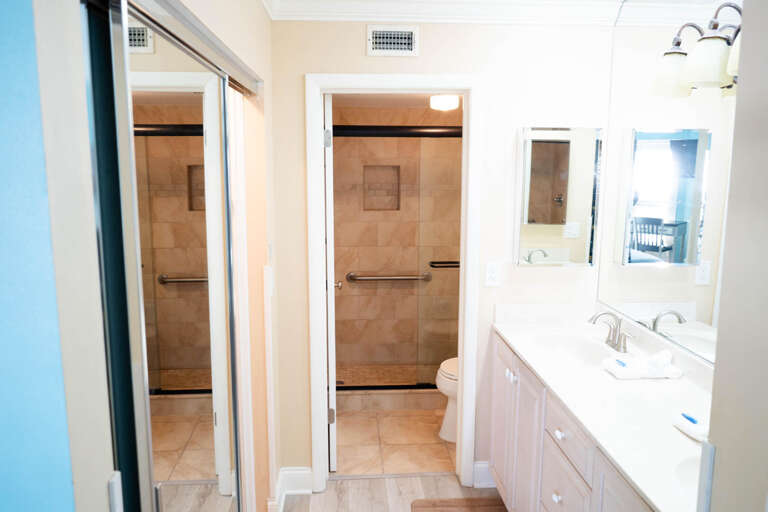 Bathroom 1 (en suite)