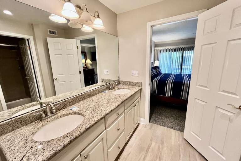 Bathroom 1 (en suite)