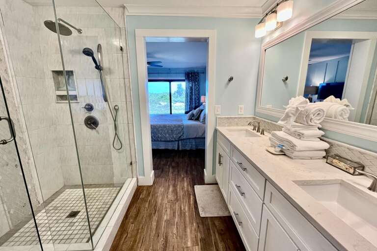 Bathroom 1 (en suite)