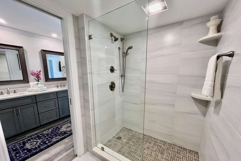 Bathroom 1 (en suite)