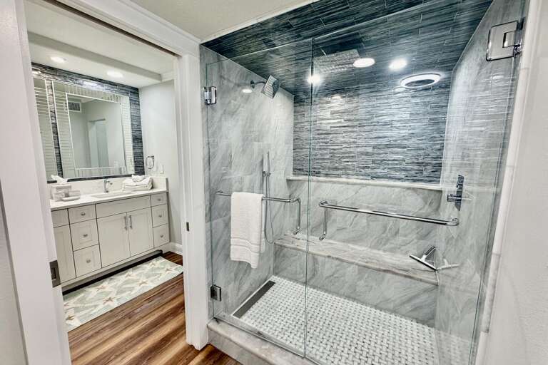 Bathroom 1 (en suite)