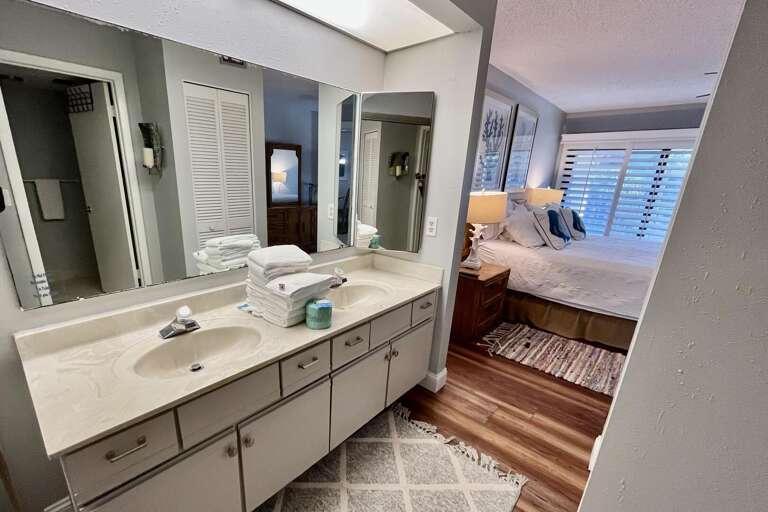 Bathroom 1 (en suite)