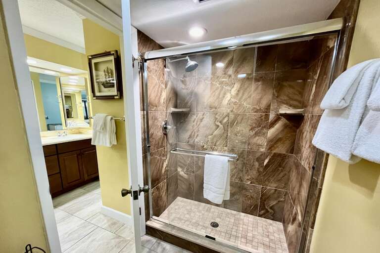 Bathroom 1 (en suite) Bathroom 1 (en suite)