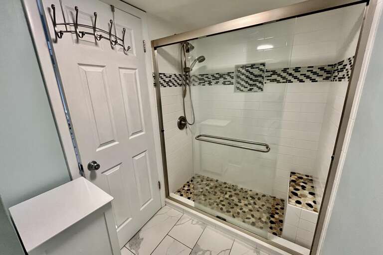 Bathroom 1 (en suite)