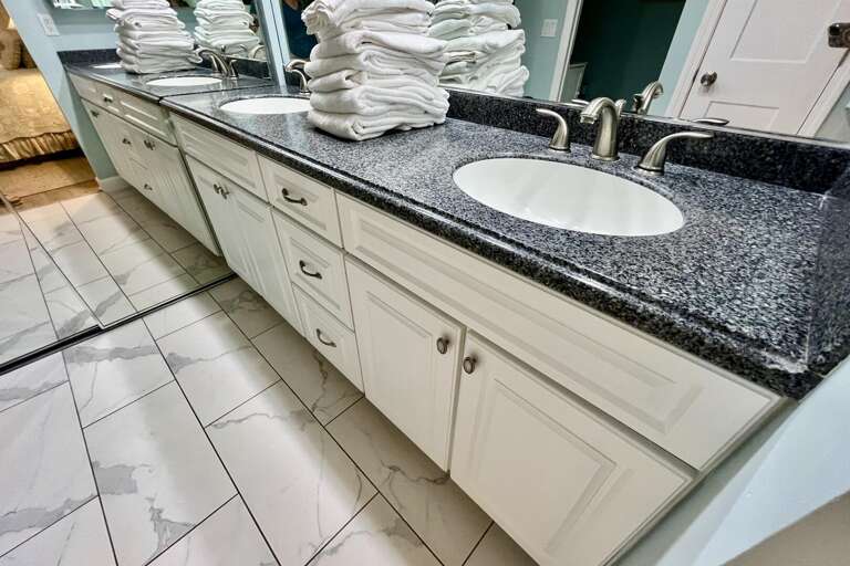 Bathroom 1 (en suite)