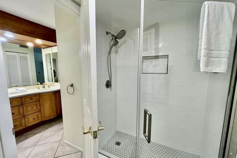 Bathroom 1 (en suite)