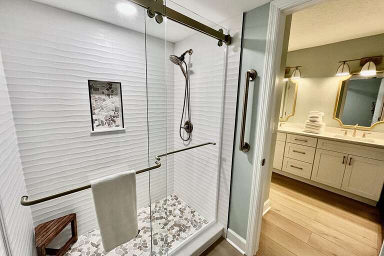 Bathroom 1 (en suite)