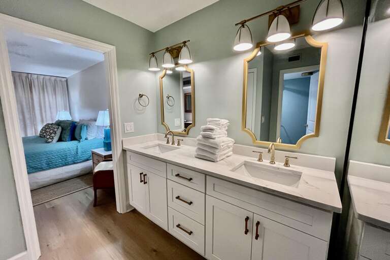 Bathroom 1 (en suite)