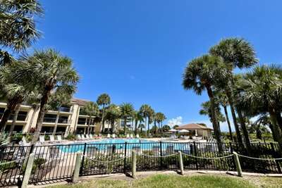 Premiere/Caribe ocean side pool area