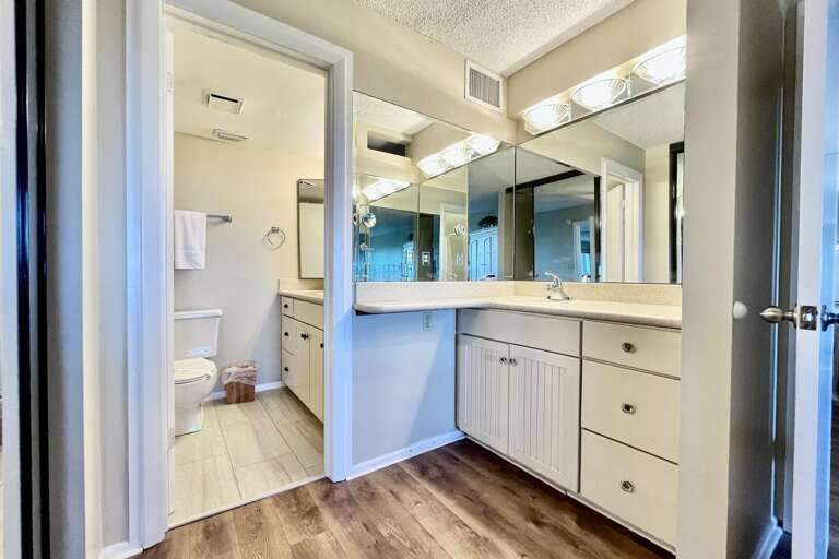 Bathroom 1 (en suite)