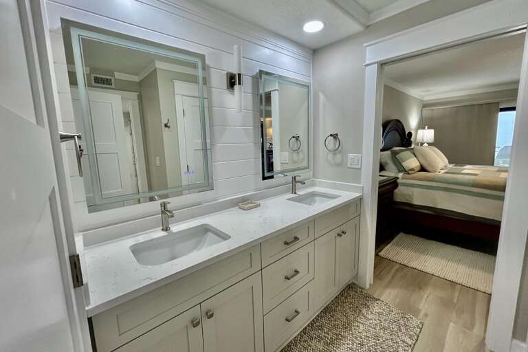 Bathroom 1 (en suite)