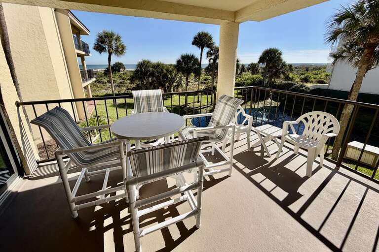 ocean side view/lagoonside balcony