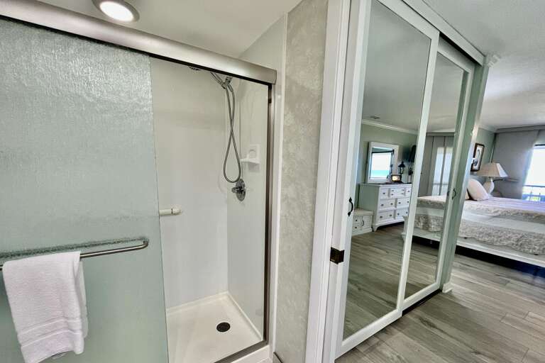 Bathroom 1 (en suite)