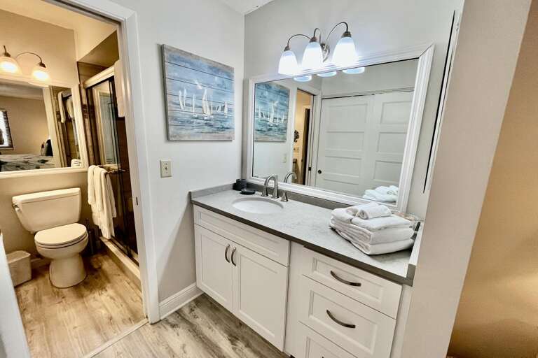 Bathroom 1 (en suite)