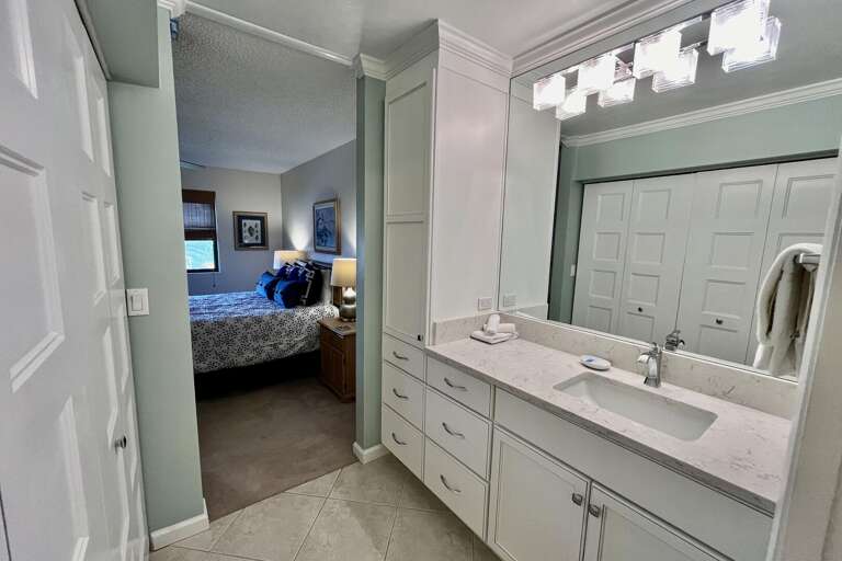 Bathroom 2 (en suite)