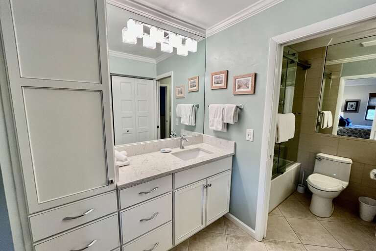 Bathroom 2 (en suite)