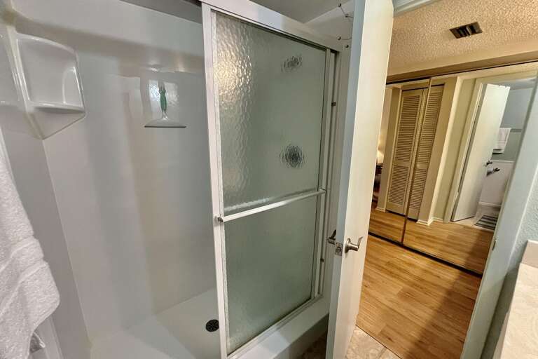 Bathroom 1 (en suite)