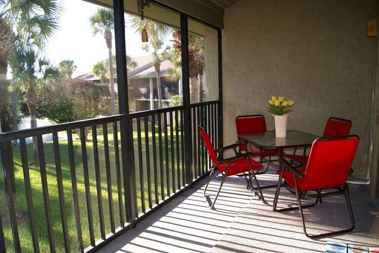 Screened balcony