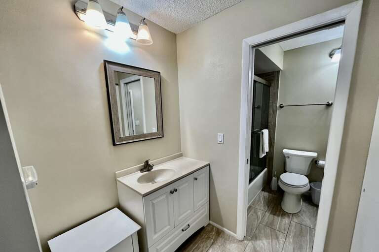 Bathroom 1 (en suite)