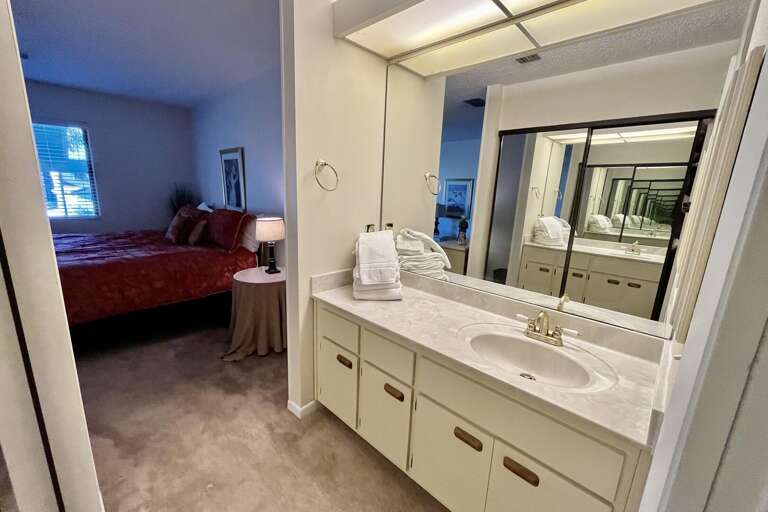 Bathroom 1 (en suite)