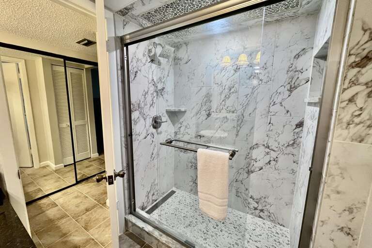 Bathroom 1 (en suite)